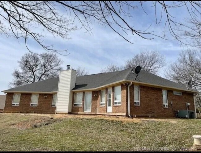 Building Photo - 8565 Lorene St