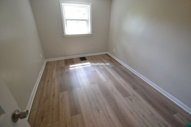 Building Photo - Great 3 bedroom college hill house