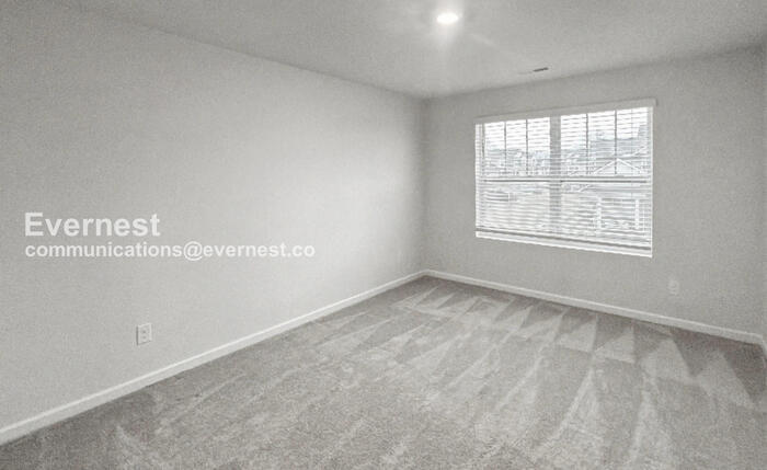 Building Photo - 679 Birdie Dr