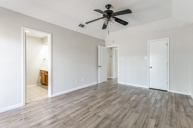 Building Photo - Easy Access to Highways with this 3BR in A...