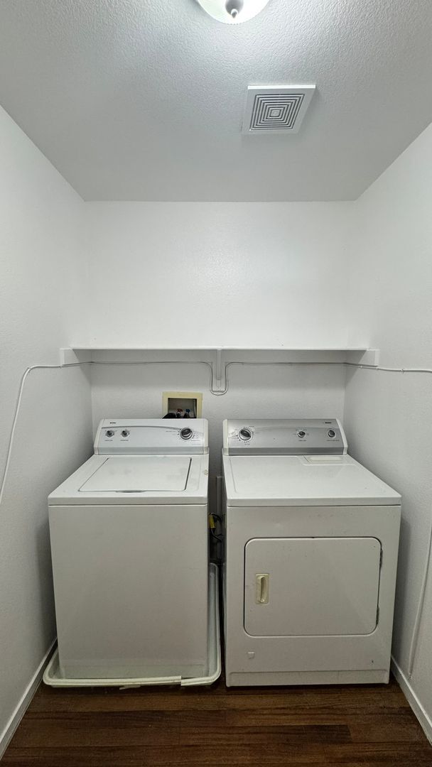 Building Photo - Executive Style 3 bedroom home