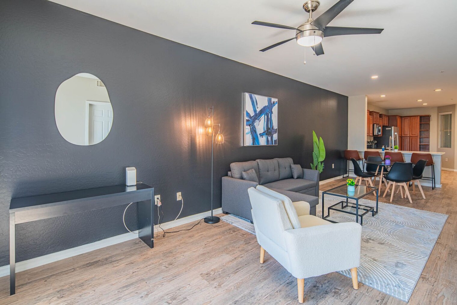 Building Photo - 1275 E University Dr