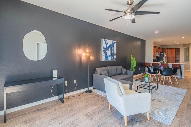 Building Photo - 1275 E University Dr