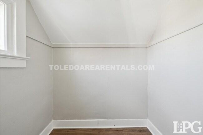 Building Photo - 4135 Upton Ave