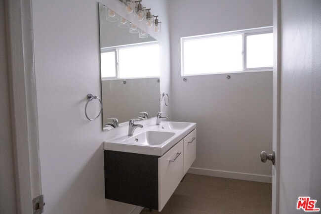 Building Photo - 5114 Edgewood Pl