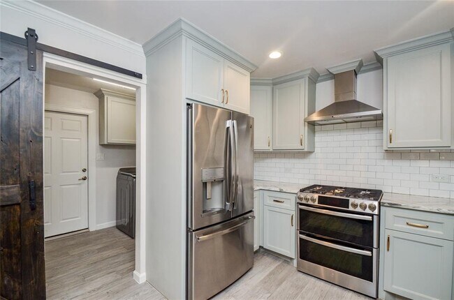 Building Photo - 6030 Woodbrook Ln