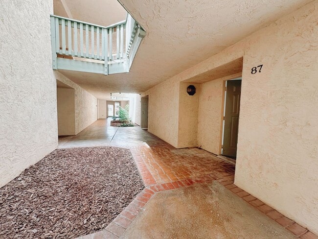 Building Photo - 2 Bedroom, 2 Bath, 1200 square feet, Gated Community