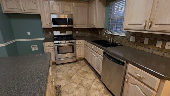 Building Photo - 408 Hidden Oaks Cir