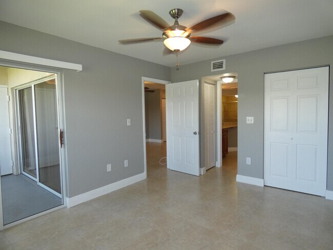 Building Photo - 2841 N Oakland Forest Dr