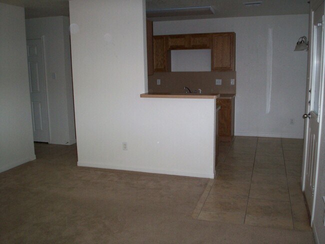 Building Photo - 2203 Botanical Dr