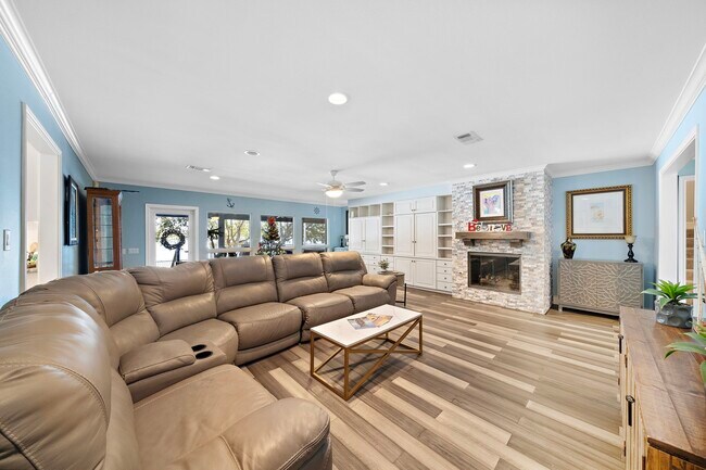 Building Photo - 2913 Beluche Dr