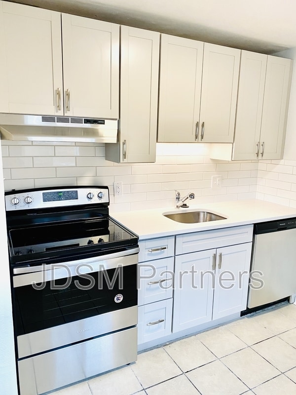 Building Photo - 1415 N Pearl St