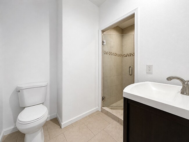 Building Photo - 2818 Normandie Ave