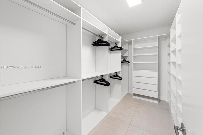 Building Photo - 791 Crandon Blvd