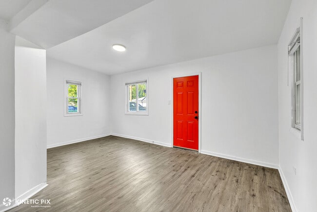 Building Photo - 8617 S Lowe Ave
