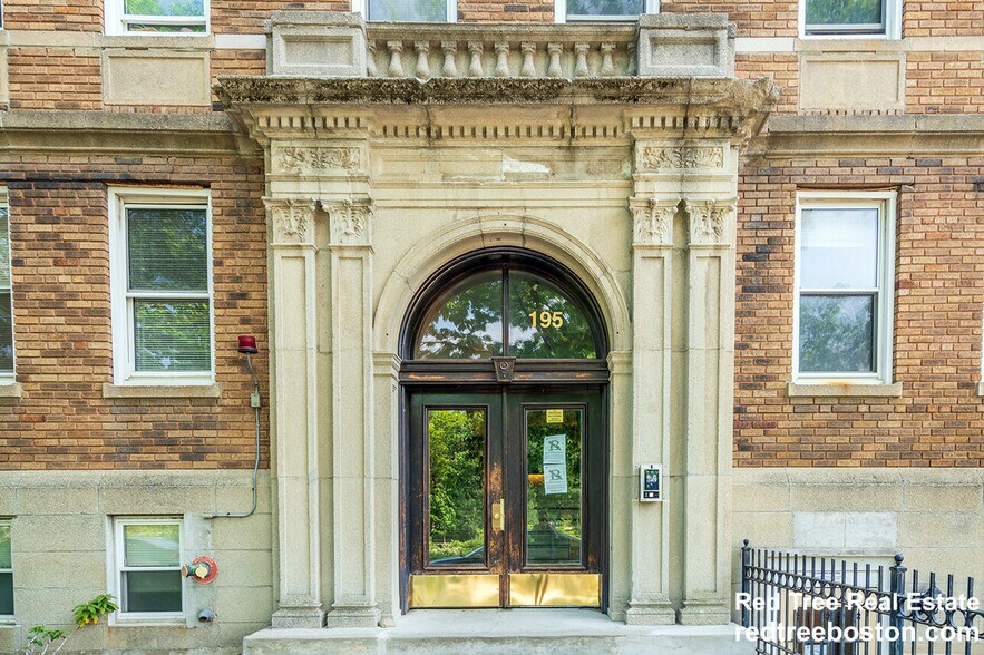 Building Photo - 207 Park Dr
