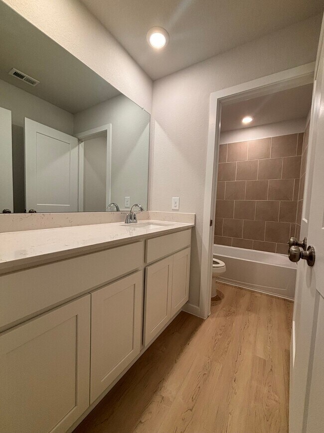 Building Photo - 7910 Alset Dr