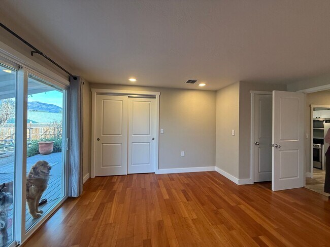 Building Photo - One bedroom/One Bath Apartment with outdoor space on quiet flag lot!  Available Now