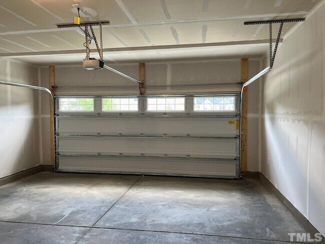 Building Photo - 212 Hiking Hl Ln