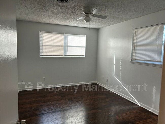 Building Photo - 3914 Rodby Dr