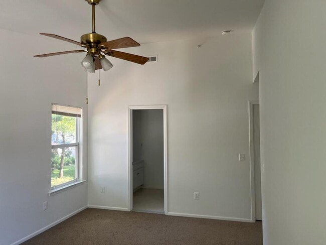 Building Photo - 398 Keswick Dr