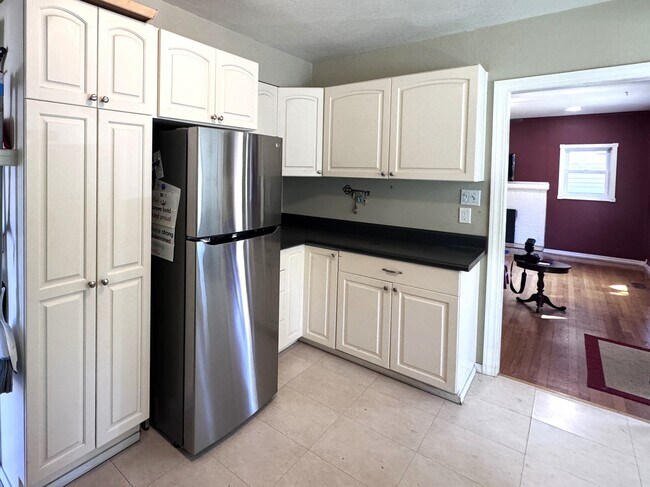 Building Photo - 4304 SE 30th Ave