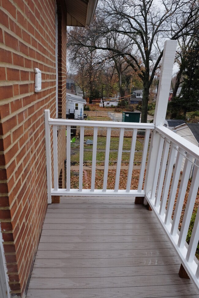 Great deck to eat outside - 1905 Forest Ave