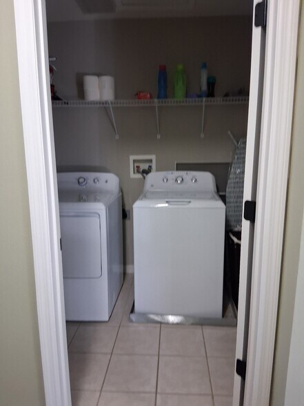 Building Photo - 4684 Cumbrian Lakes Dr