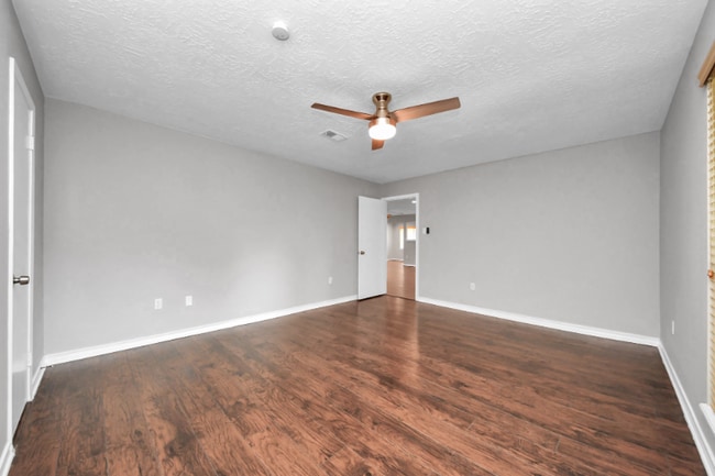 Building Photo - 25603 Pine Acres Cir