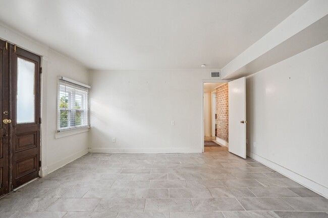 Building Photo - 312 Elmeer Ave