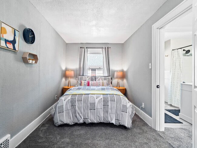 Building Photo - 2804 6th St