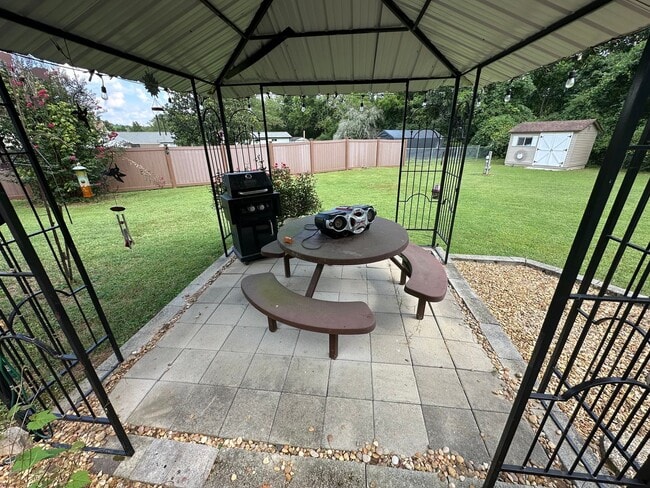 Building Photo - FULLY FURNISHED, SINGLE-FAMILY HOME IN NOR...