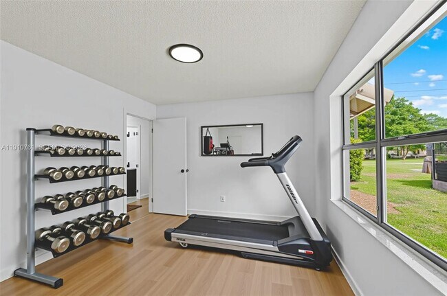 Building Photo - 9721 Majestic Way