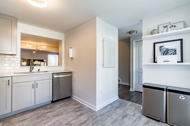 Building Photo - 1708 Ithaca Ln