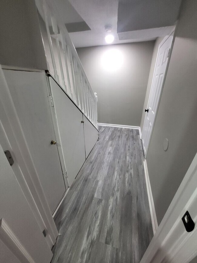 Building Photo - 3Bed 3 Bath Finished Basement!