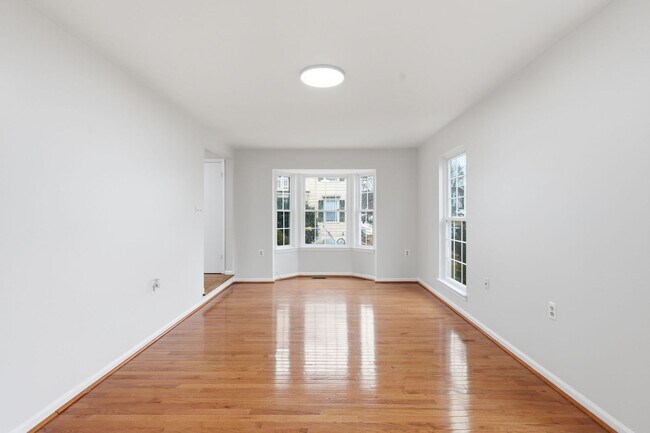 Building Photo - Welcome to this stunning end residence perfectly positioned in a highly desirable setting.