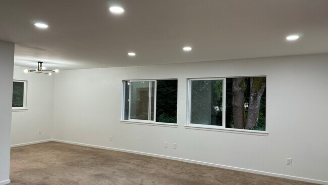 Building Photo - 12107 NE 149th St