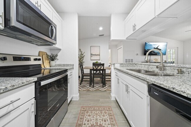 Building Photo - 7667 N Wickham Rd