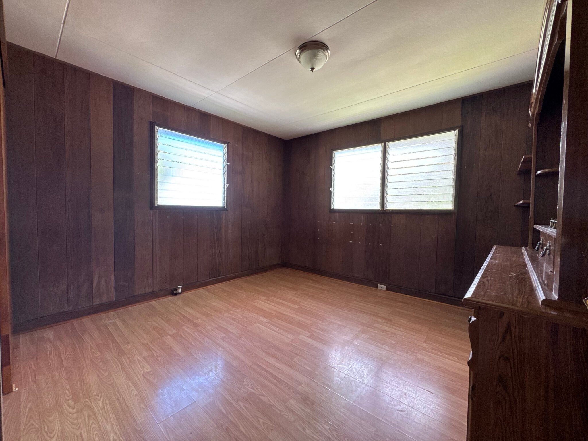 Building Photo - 1581 Pahulu St