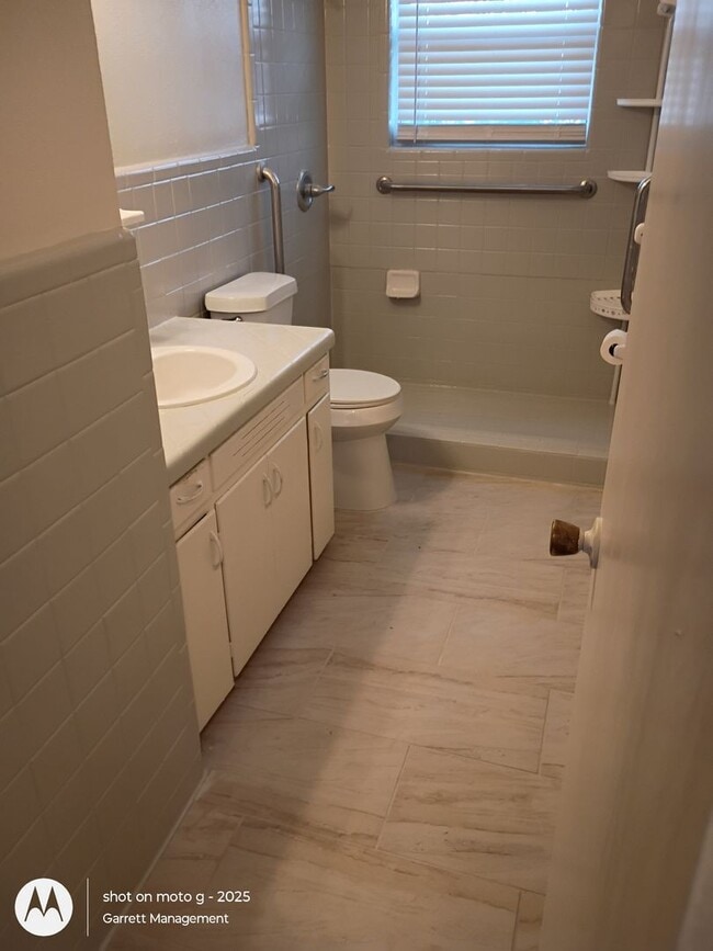 Building Photo - 3/1 Newly updated home