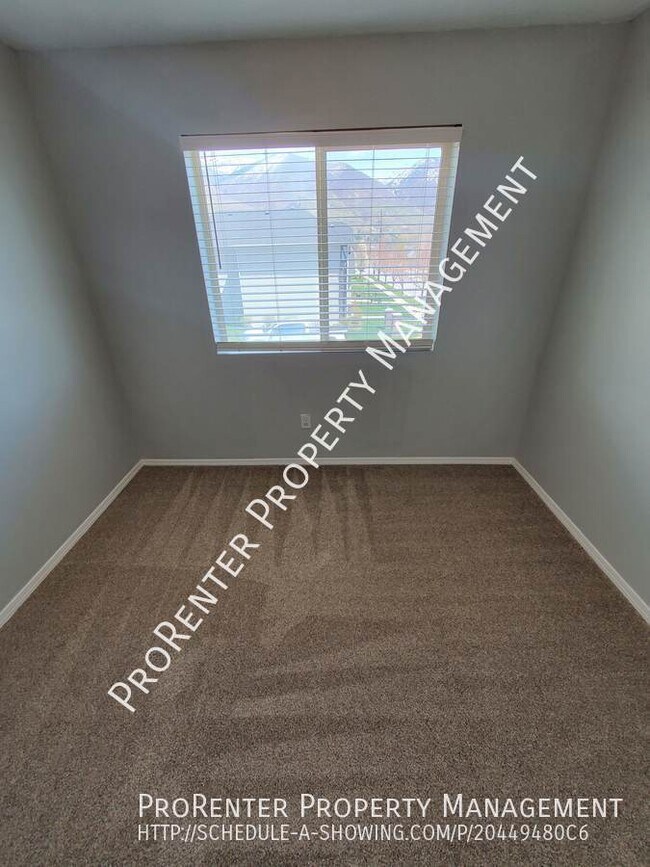 Building Photo - 1005 N 740 W