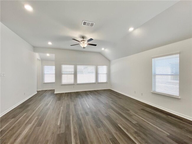Building Photo - 716 Landing Ln