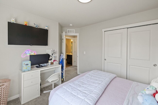 Building Photo - Beautiful 2 story home with 3 bedrooms in desirable Lorson Ranch Community.