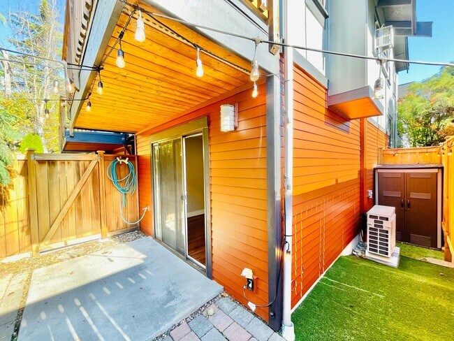 Building Photo - 1017 N 39th St