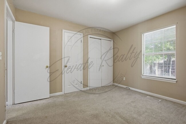 Building Photo - SPRING SPECIAL: 1/2 OFF FIRST MONTHS RENT - Two Bedroom Ranch Duplex in Columbia!