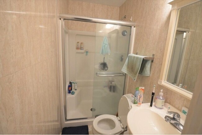 Building Photo - 69 Babcock St