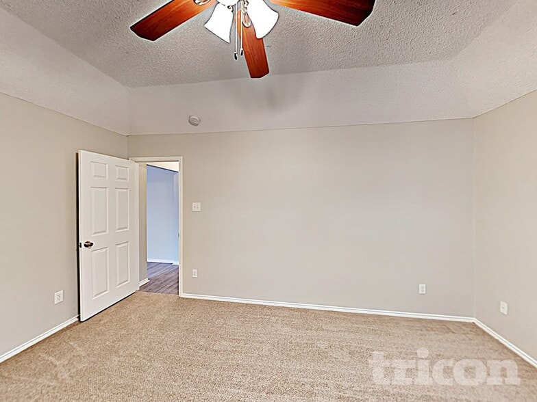 Building Photo - 206 Briarglen Dr