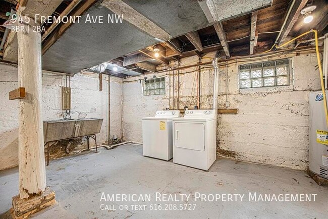 Building Photo - 945 Fremont Ave NW