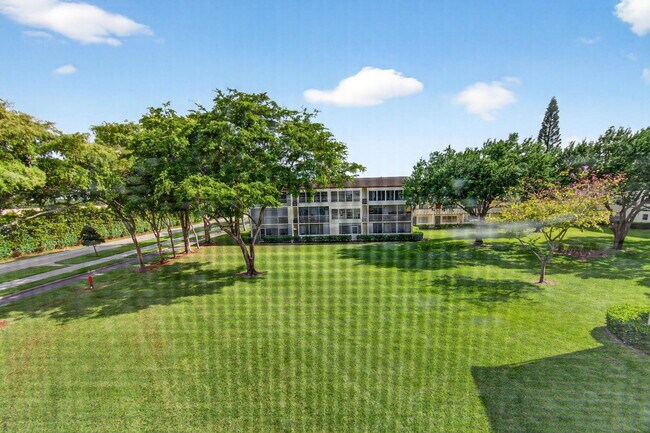 Building Photo - 116 Mansfield C