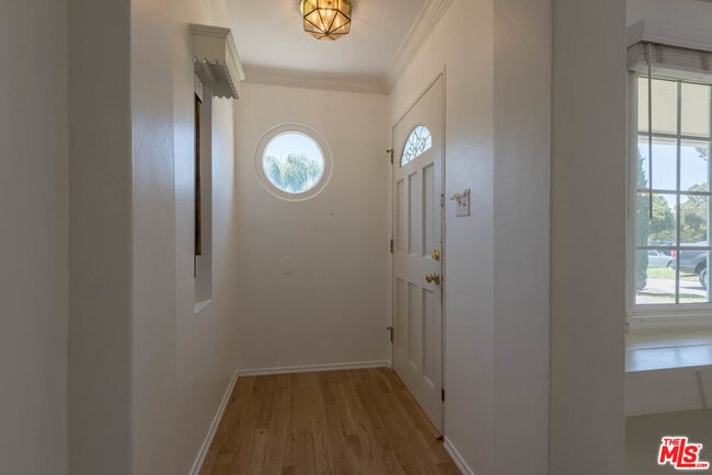 Building Photo - 5112 Auckland Ave